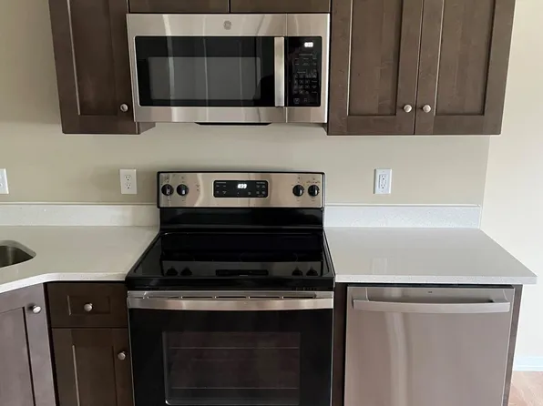 755 S 3rd St #108, Hebron, NE 68370