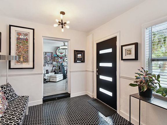 3rd image of 509 Arricola Ave