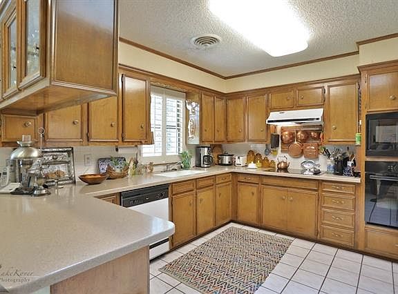 5th image of 12 Bay Water Dr
