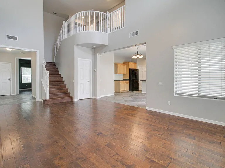 2143 W Marconi Ave — Photo 13