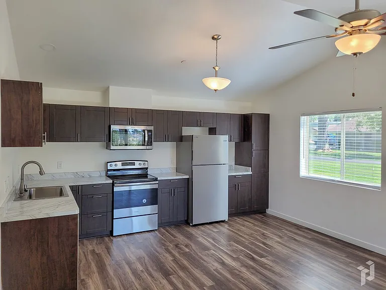Villa Monterey Apartments — Photo 25