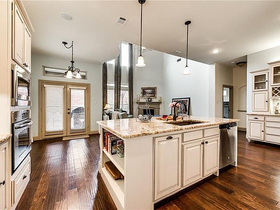 5th image of 2422 Farrington Dr