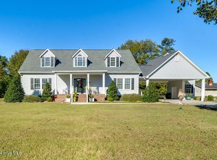917 E Main St, Rose Hill, NC 28458