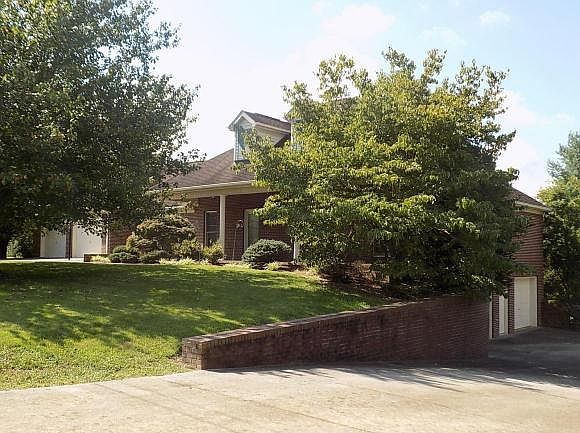 1st image of 128 Brooks Landing Cir