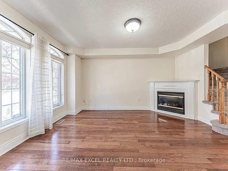 98 Georgian Dr — Photo 7