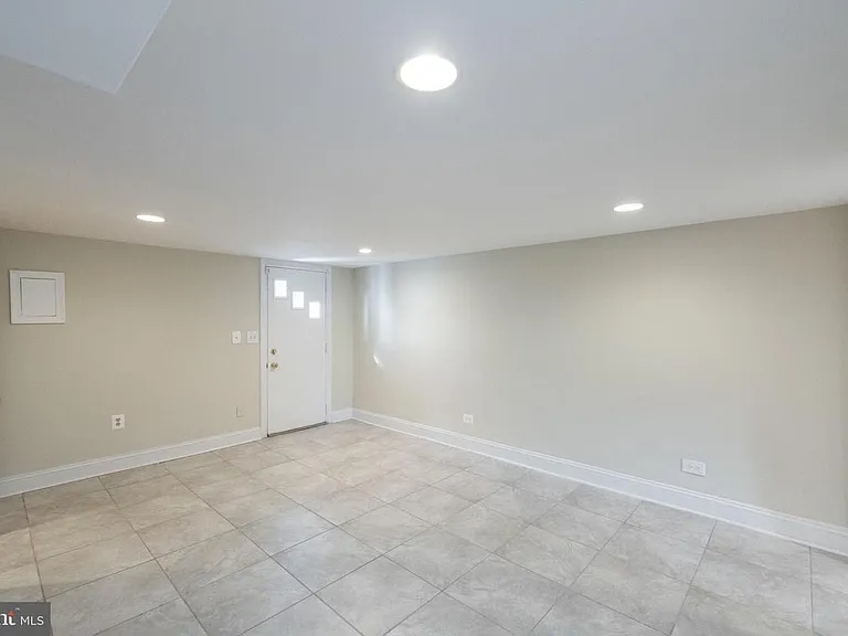 465 Luray Pl NW — Photo 6