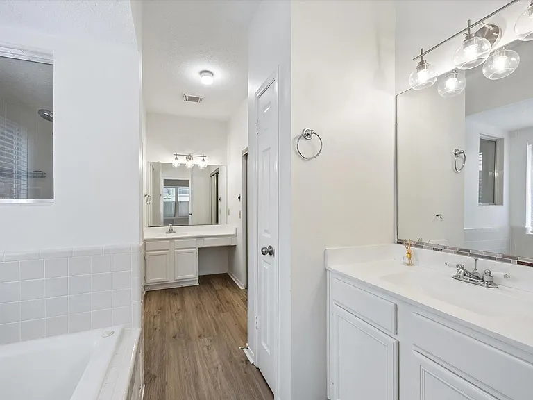 4627 Plymouth Way — Photo 13