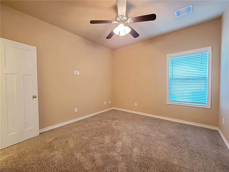 4168 Golden Eagle Dr #B — Photo 7