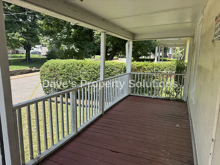 1811 Lomond St — Photo 3