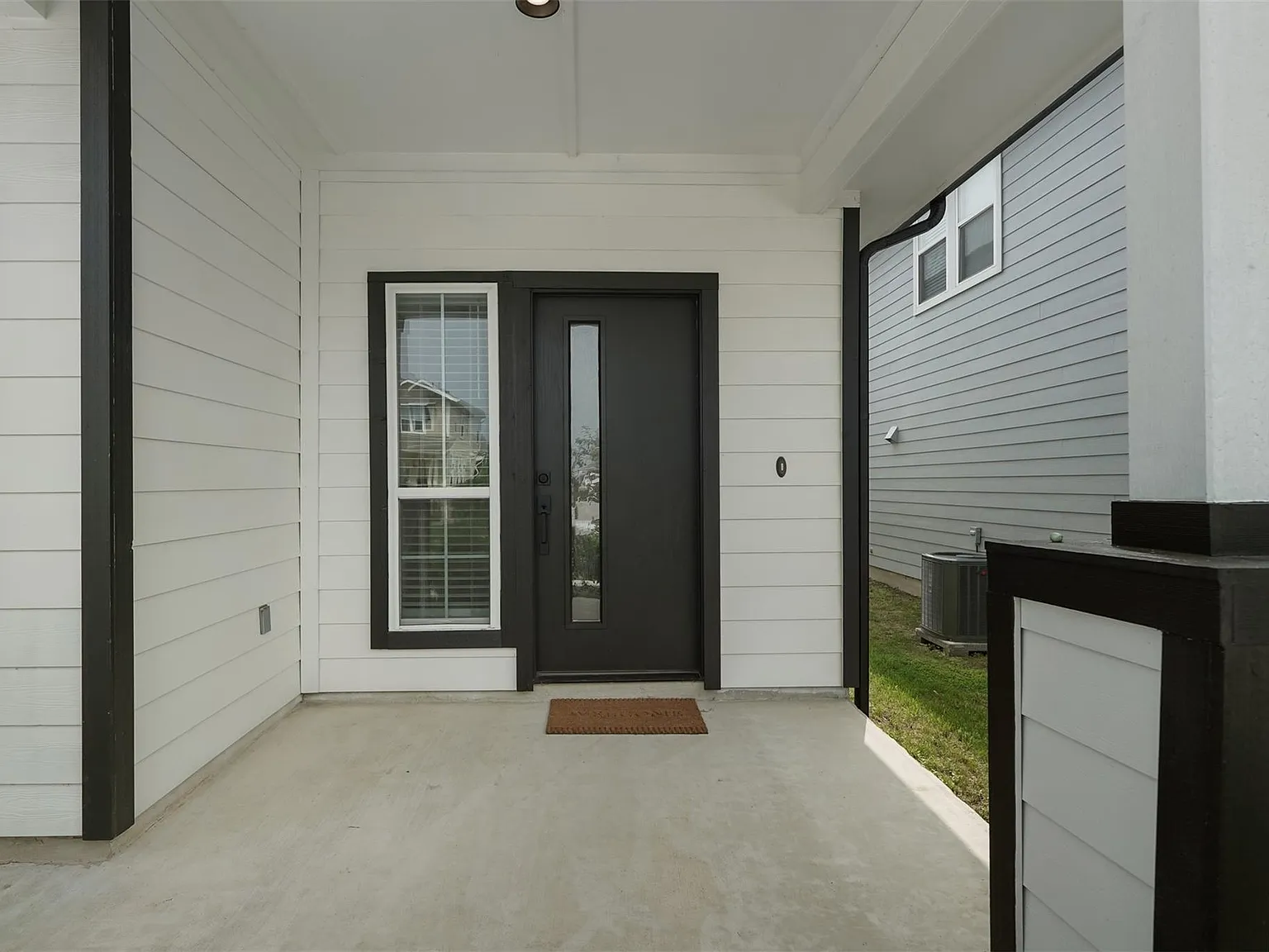 4 bed, 2.5 bath, 2107 sqft, $2,200 — Photo 2
