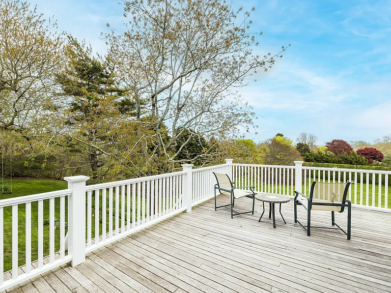 17 Apaquogue Rd — Photo 30