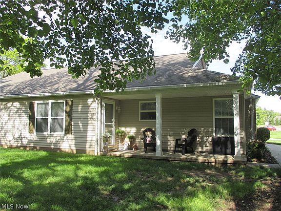 3rd image of 2399 Marlborough Dr