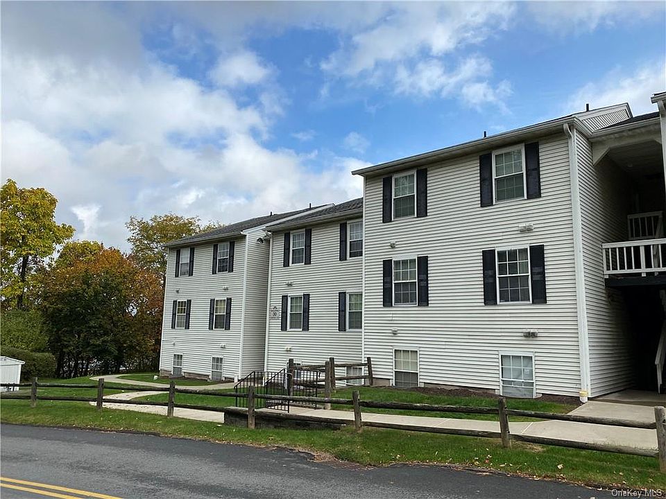 1st image of 30 Lexington Hl Unit 11