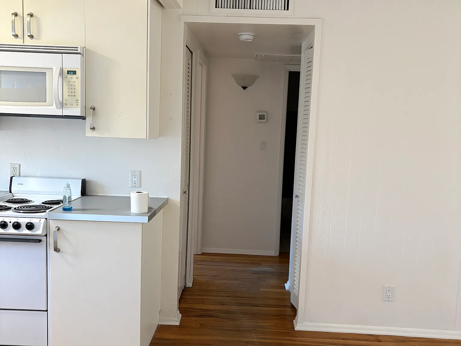 2 bed, 672 sqft, $1,200 — Photo 3