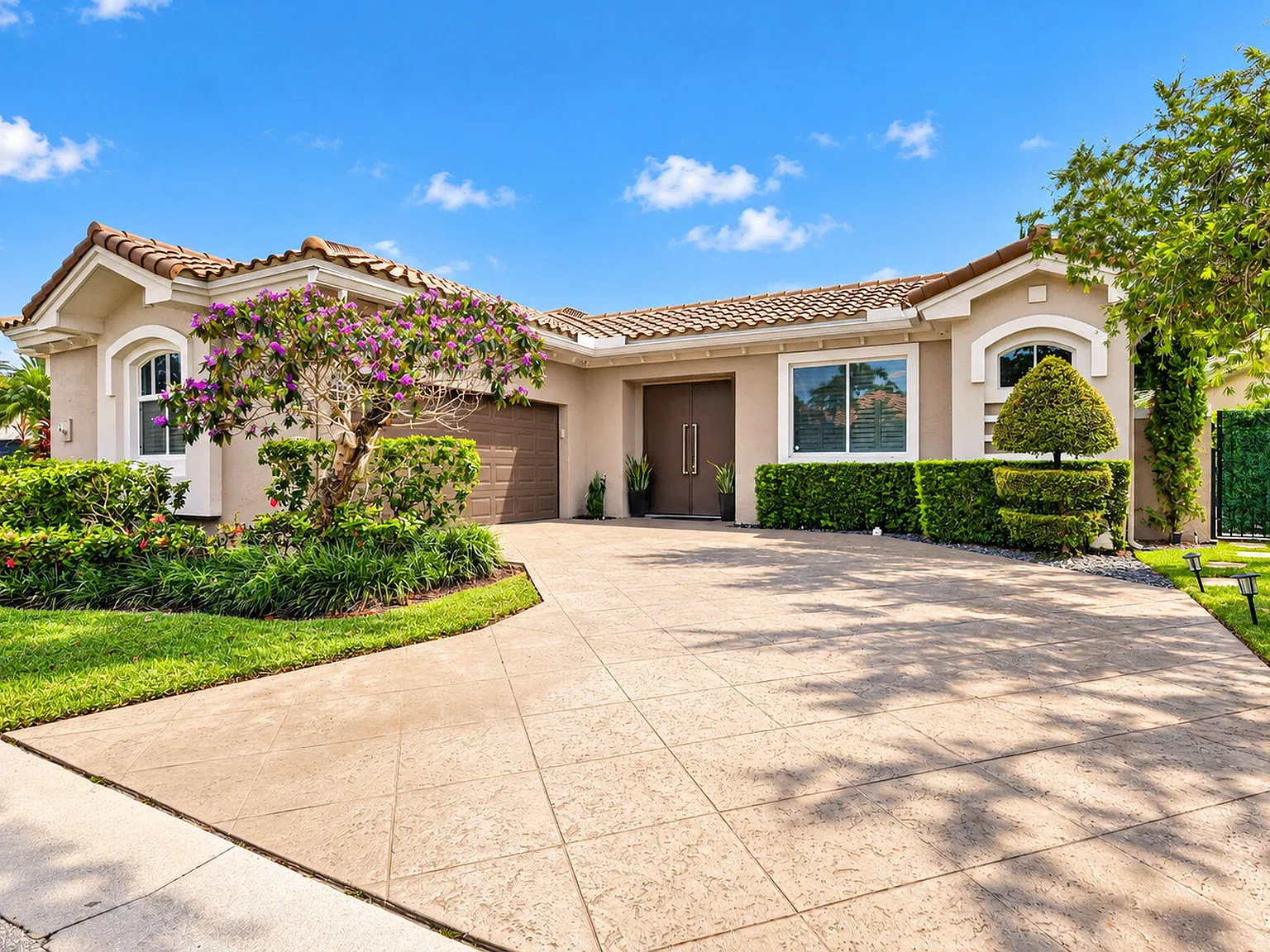4 bed, 3.5 bath, 2689 sqft, $11,000 — Photo 2