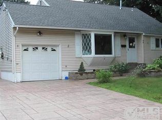 34 Appletree Dr, Saugerties, NY 12477