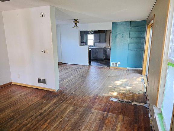 4th image of 706 E 3rd St
