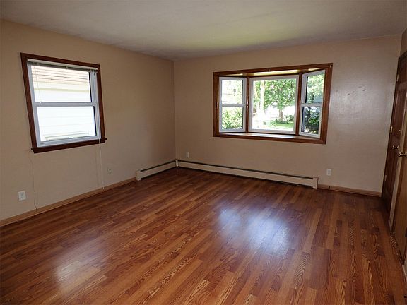 2nd image of 518 16th Ave N