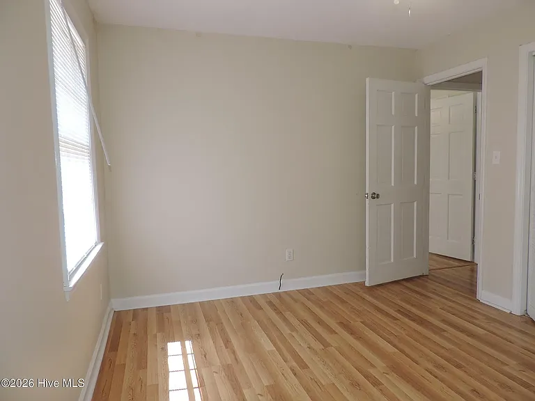 Shoreline Dr — Photo 17