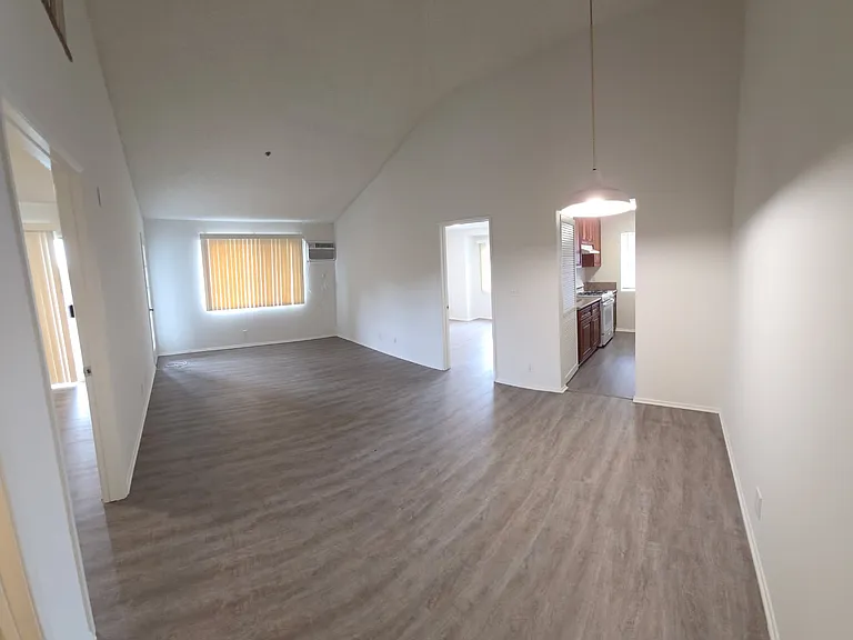 1586 Yosemite Dr #301 — Photo 1