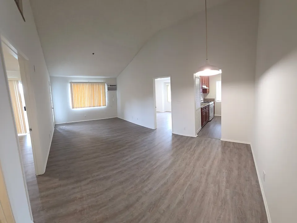 1586 Yosemite Dr #301