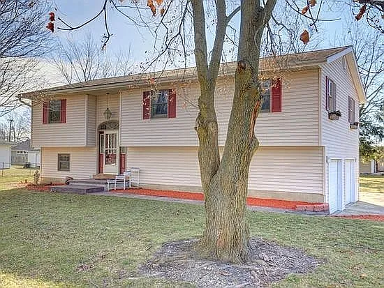 201 Eisenhower Dr photo 1