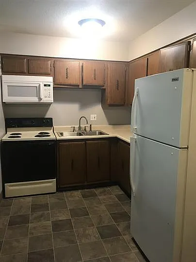 4151 E University Ave — Photo 15