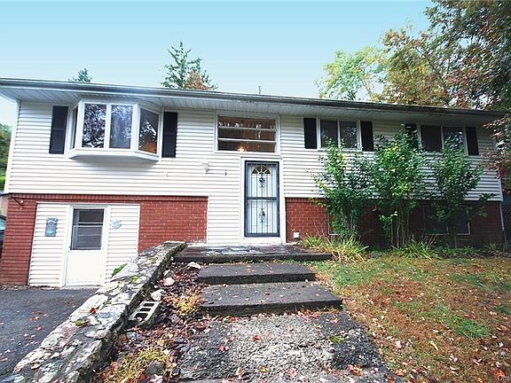 3rd image of 15 Hilltop Dr