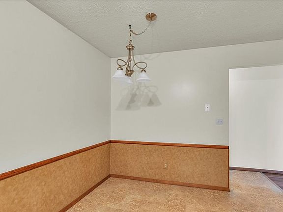 5th image of 713 Fairmont Dr APT 2C