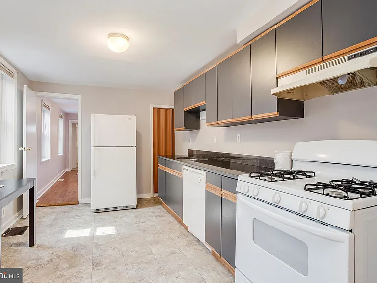 1731 E Lombard St — Photo 8