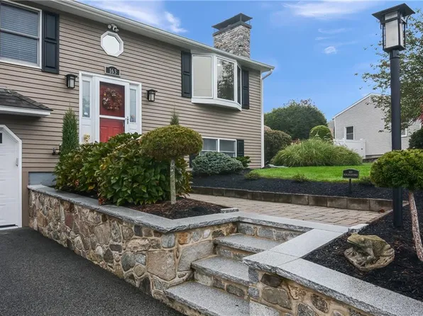 163 Silverwood Ln, West Warwick, RI 02893