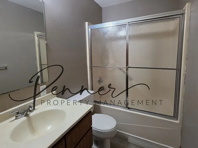 101 SW 7th St #2 — Photo 5