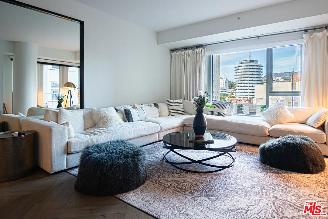 2 bed, 3.0 bath, 1720 sqft, $8,500 — Photo 1
