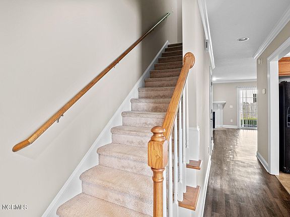 3rd image of 1925 Cambria Drive #B