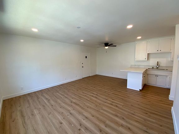 Living Room/Dining Area