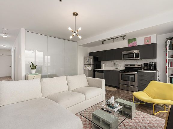 5th image of 2511 Quebec St #208