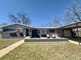 313 Sunset Dr, Comanche, TX 76442