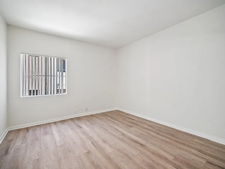 1939 N Tamarind Ave #1 — Photo 9
