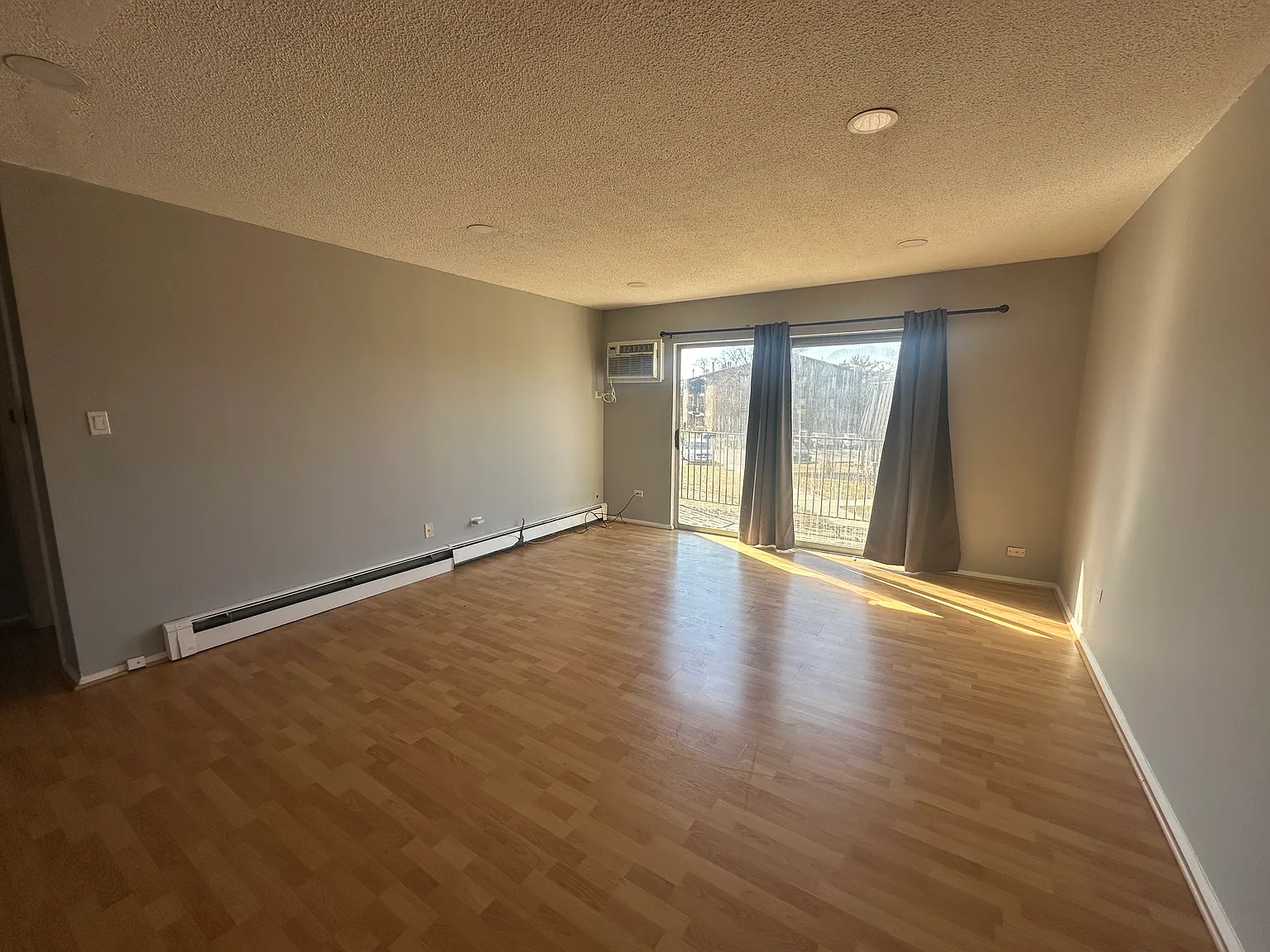1 bed, 700 sqft, $1,600 — Photo 2