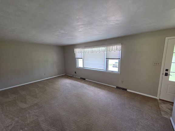 3rd image of 219 Sunset Dr