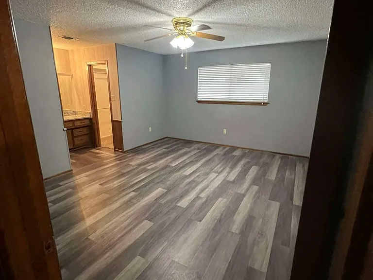810 Mimosa Ave — Photo 3