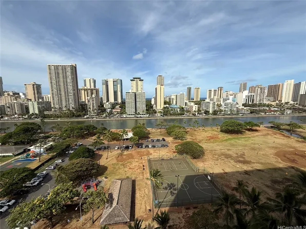 500 University Ave APT 1611, Honolulu, HI 96826