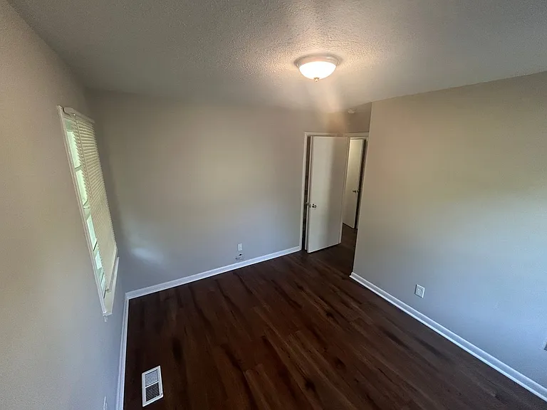 1904 Oglesby Dr NW — Photo 7