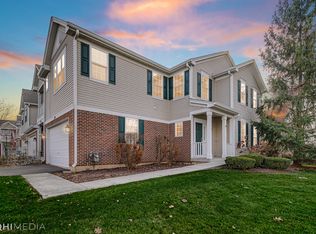 294 Lillian Ct, Geneva, IL 60134