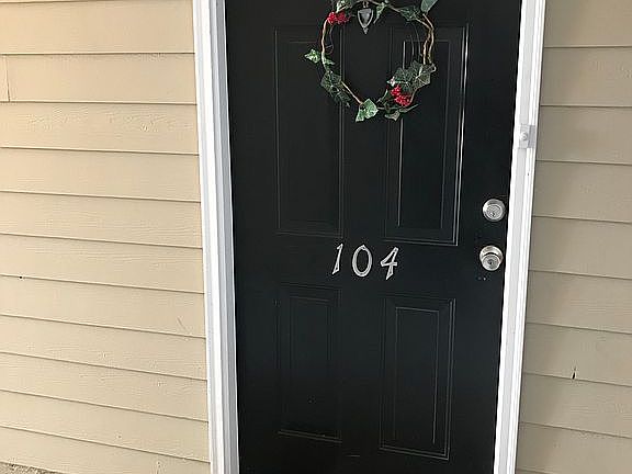 Entry before storm door