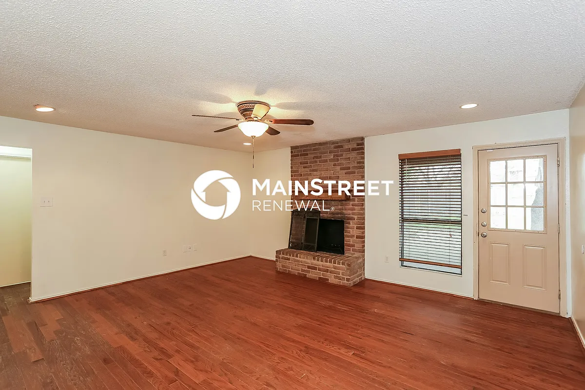 Living Room - 5300 Stagetrail Dr