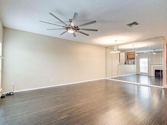 5th image of 3174 Holly Hall St