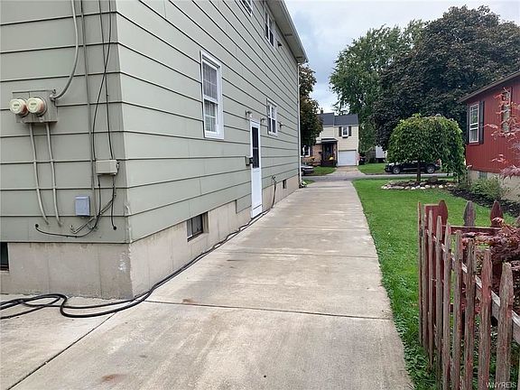 5th image of 218 School St