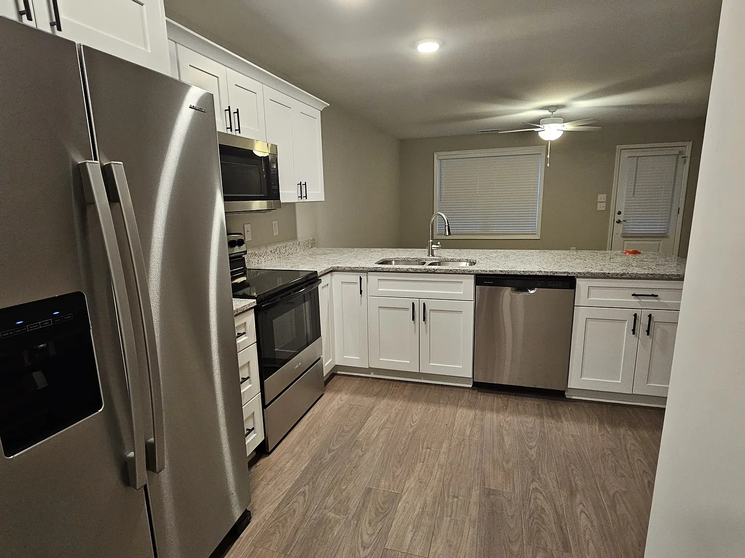 2 bed, 1100 sqft, $1,700 — Photo 2