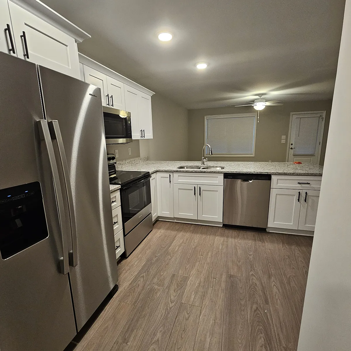Building Photo - 2012 Thompson Dr #2